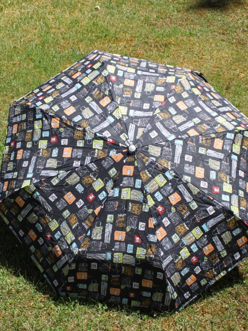 Nicole Miller vintage telescoping packable Designer Shopping Theme umbrella